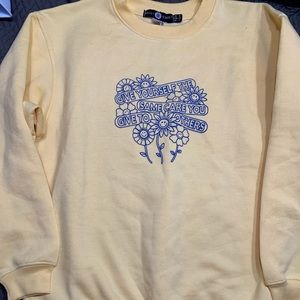 A crewneck from Rydel Lynch‘s boutique